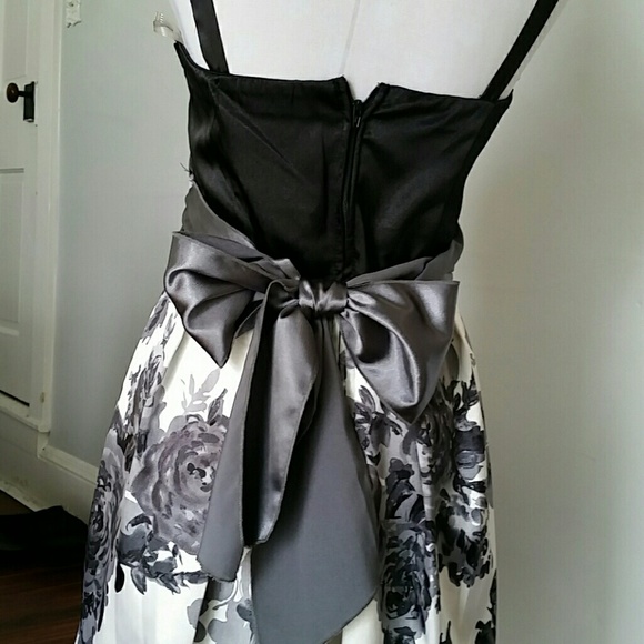 Junior Dress - Picture 3 of 3